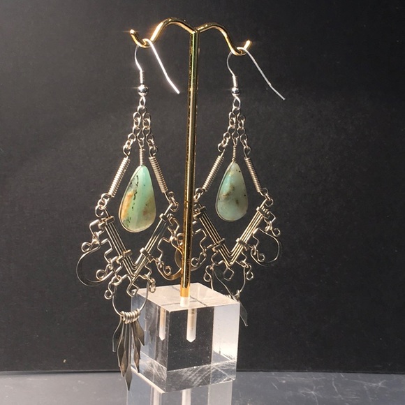 Silver & green stone dangle earrings 4” EUC pierced/fishhook. Stunning bohemian - Picture 3 of 8